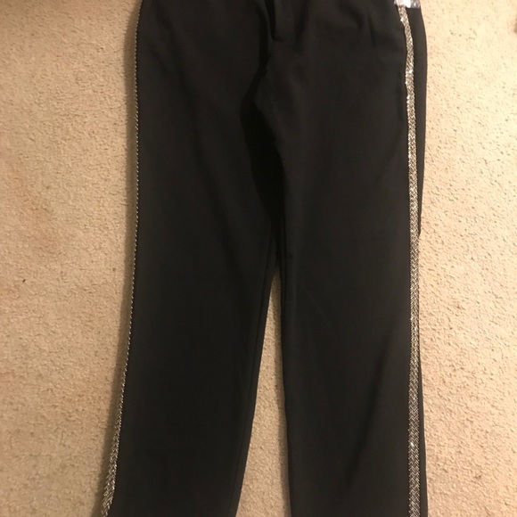 *NWT* Cute Pants With Chain trim on the Sides. Super Classy👌 - Picture 5 of 16